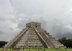 Los Aztecas y Mayas